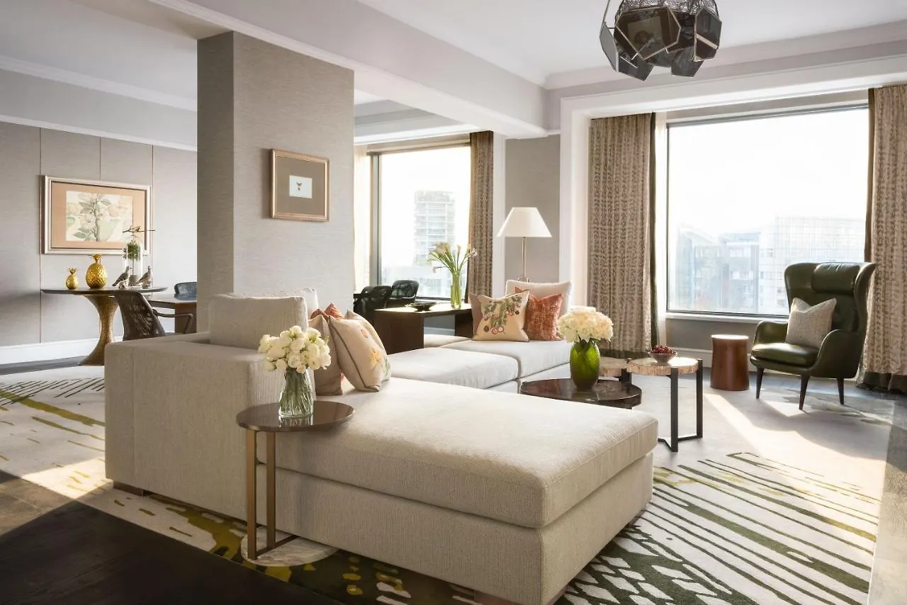 Four Seasons Hotel Singapore 5*,
